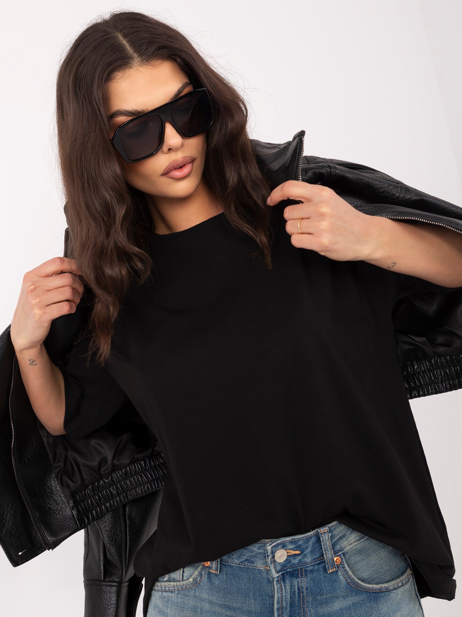 RUE PARIS  Czarny t-shirt basic z okrągłym dekoltem