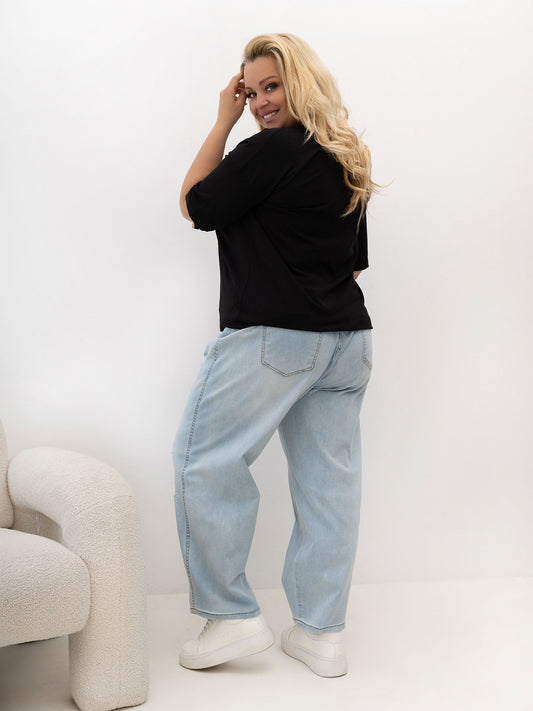 Czarny t-shirt plus size z abstrakcyjnym wzorem