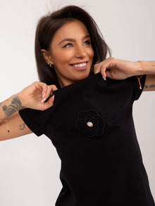 BASIC FEEL GOOD Czarny damski t-shirt z naszywką