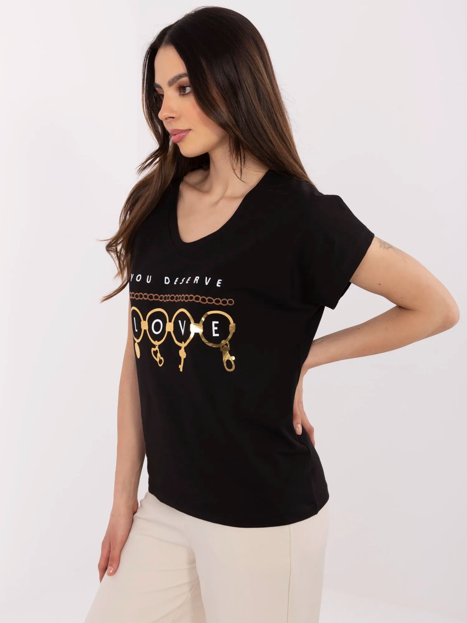 Czarny damski t-shirt z haftem
