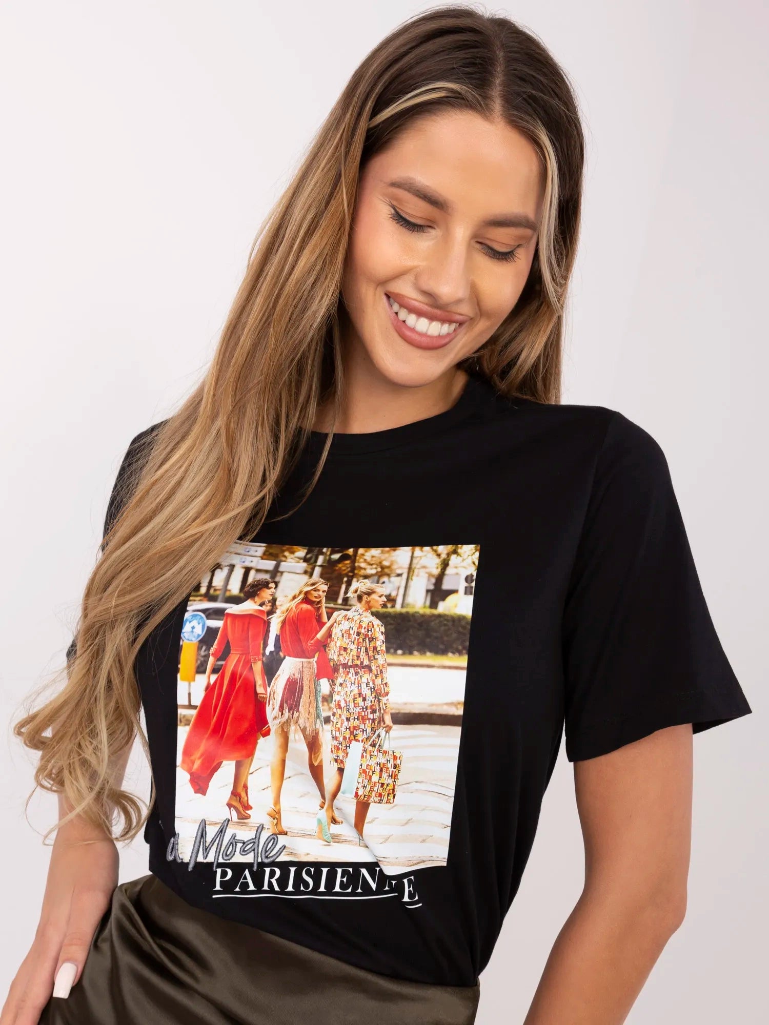 Czarny damski t-shirt z nadrukiem