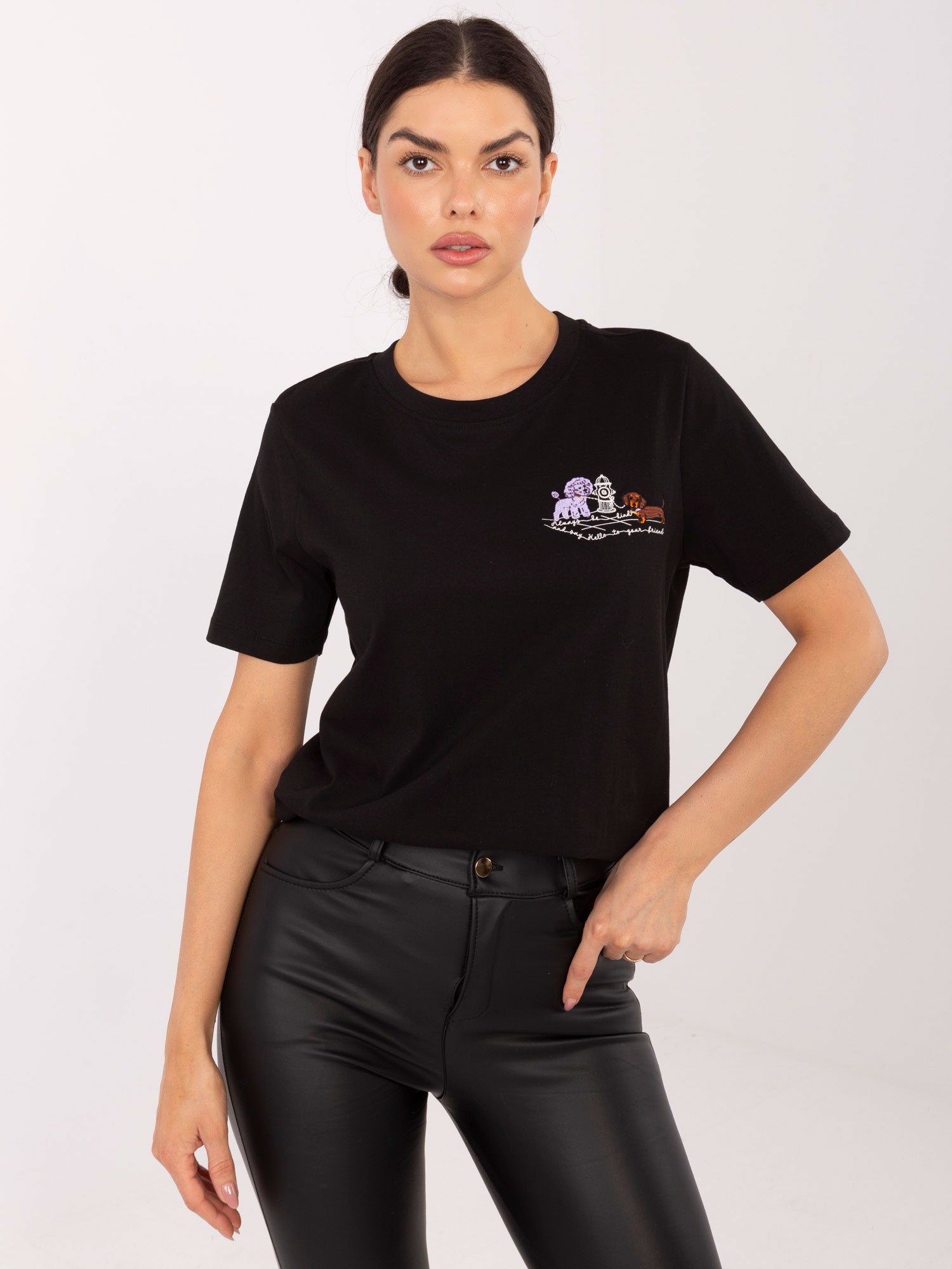 Czarny damski t-shirt z bawełny
