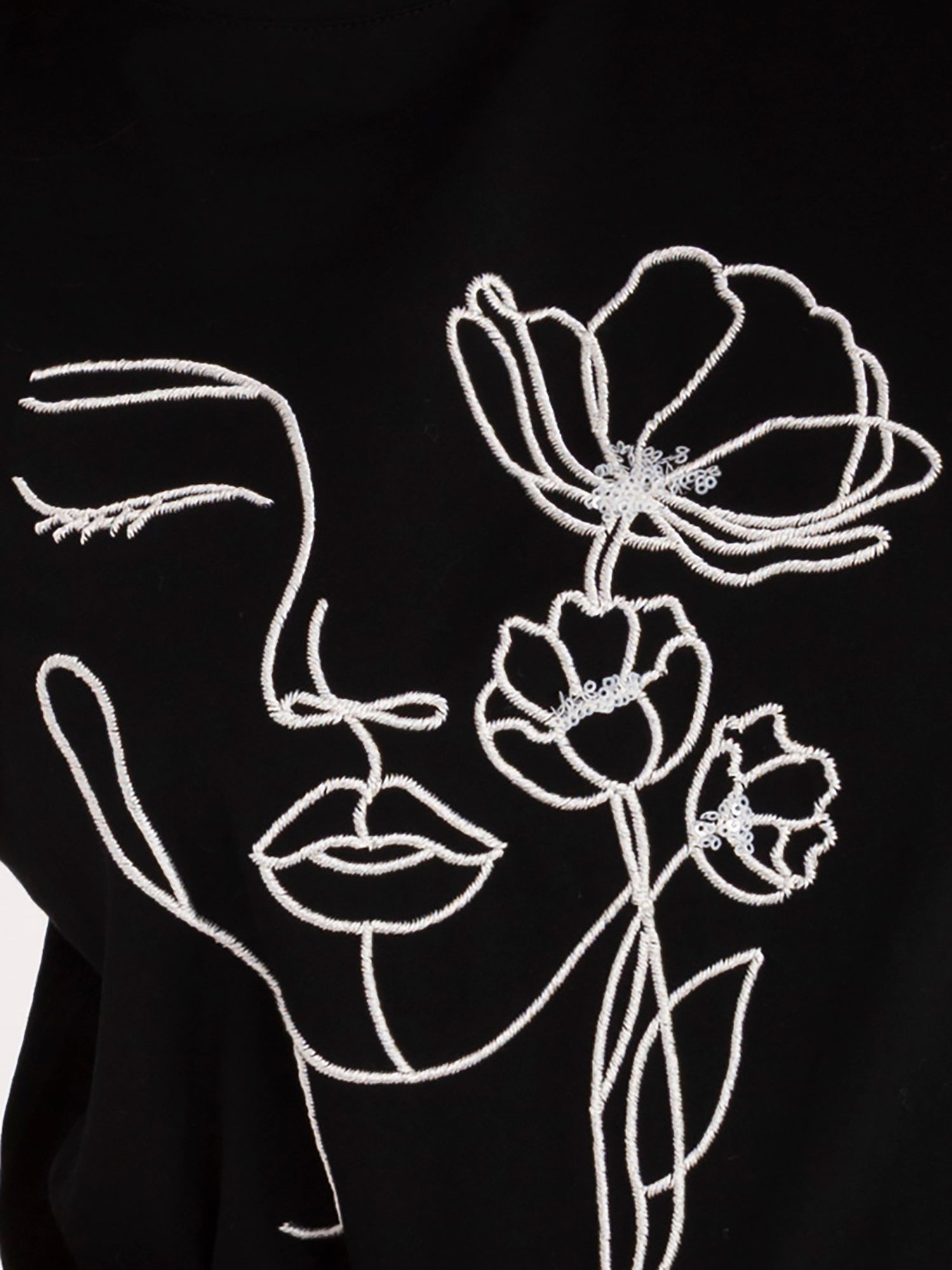 Czarny bawełniany t-shirt z haftem