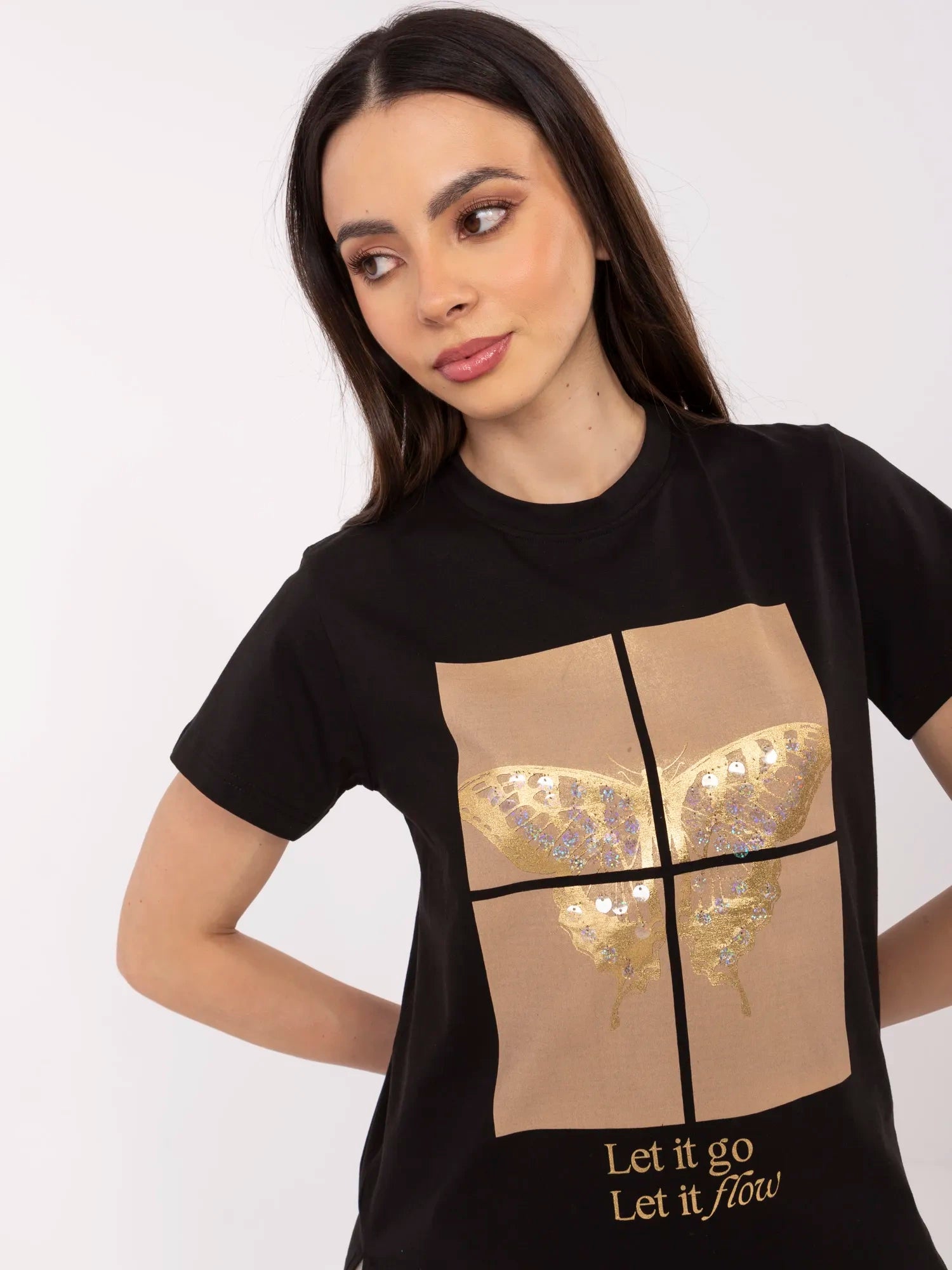 Czarny damski t-shirt z aplikacją