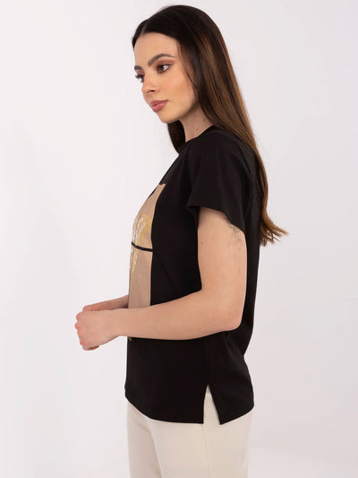Czarny damski t-shirt z aplikacją