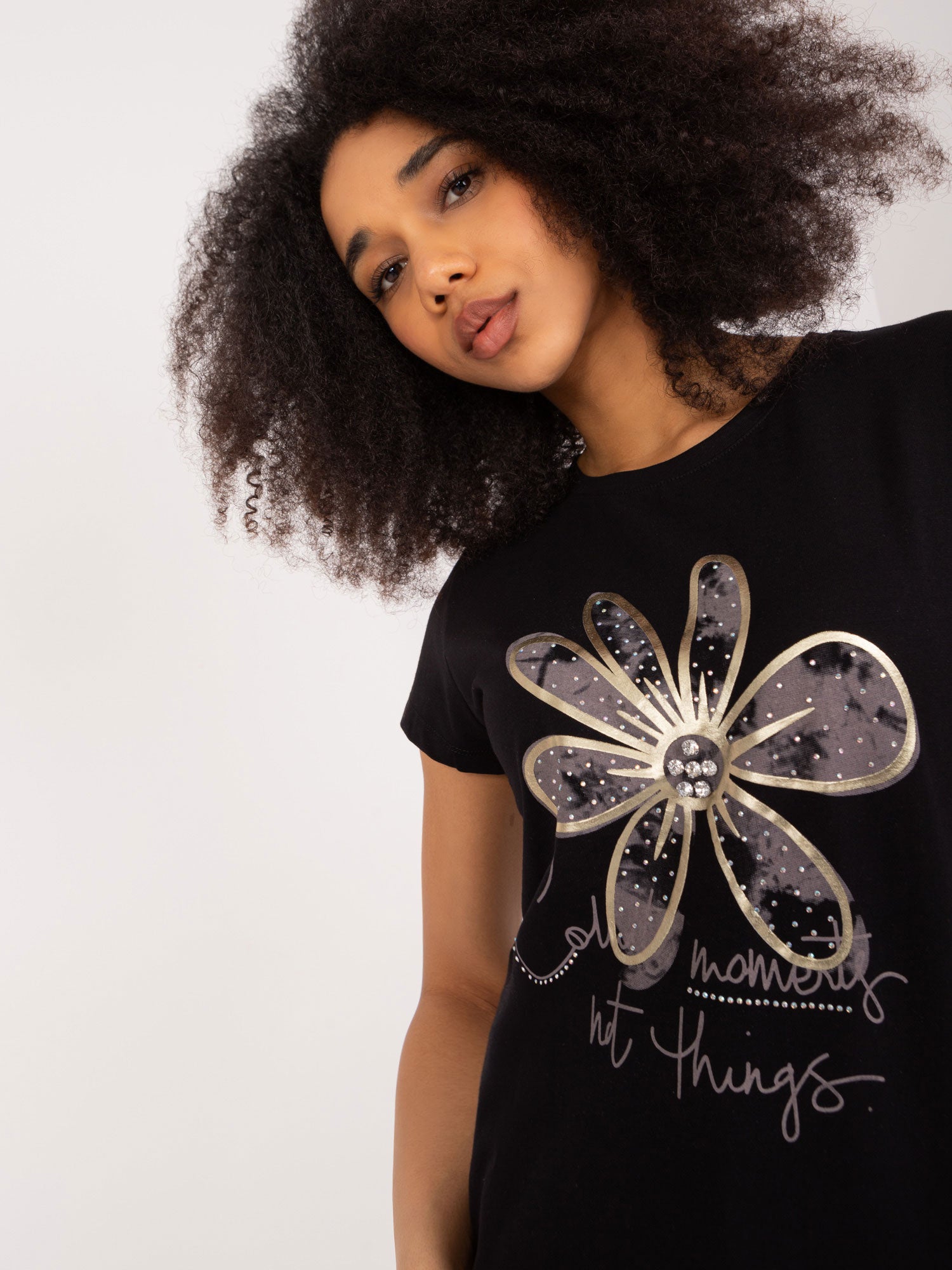 BASIC FEEL GOOD Czarny damski t-shirt z aplikacjami