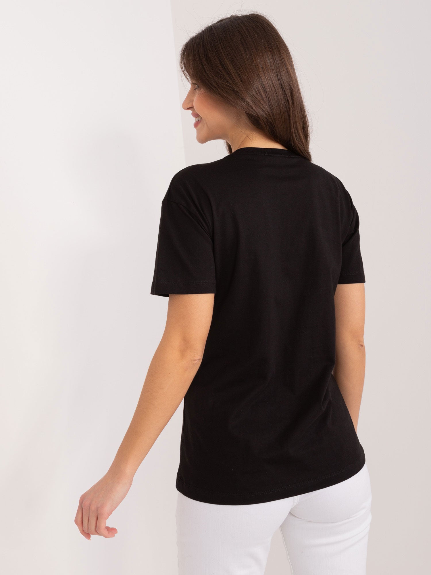 Czarny bawełniany t-shirt z aplikacjami