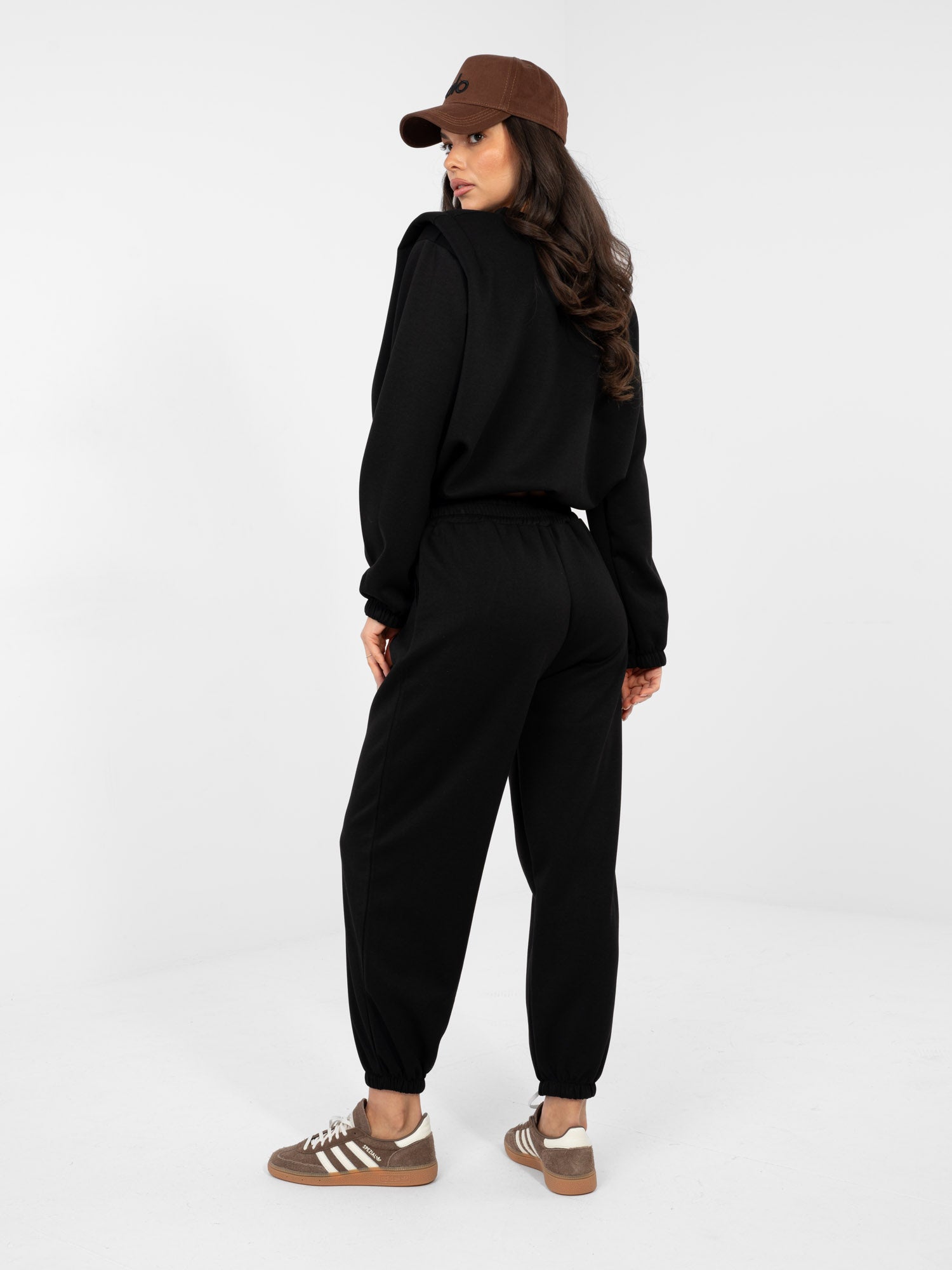 RUE PARIS Czarny komplet ze spodniami typu jogger