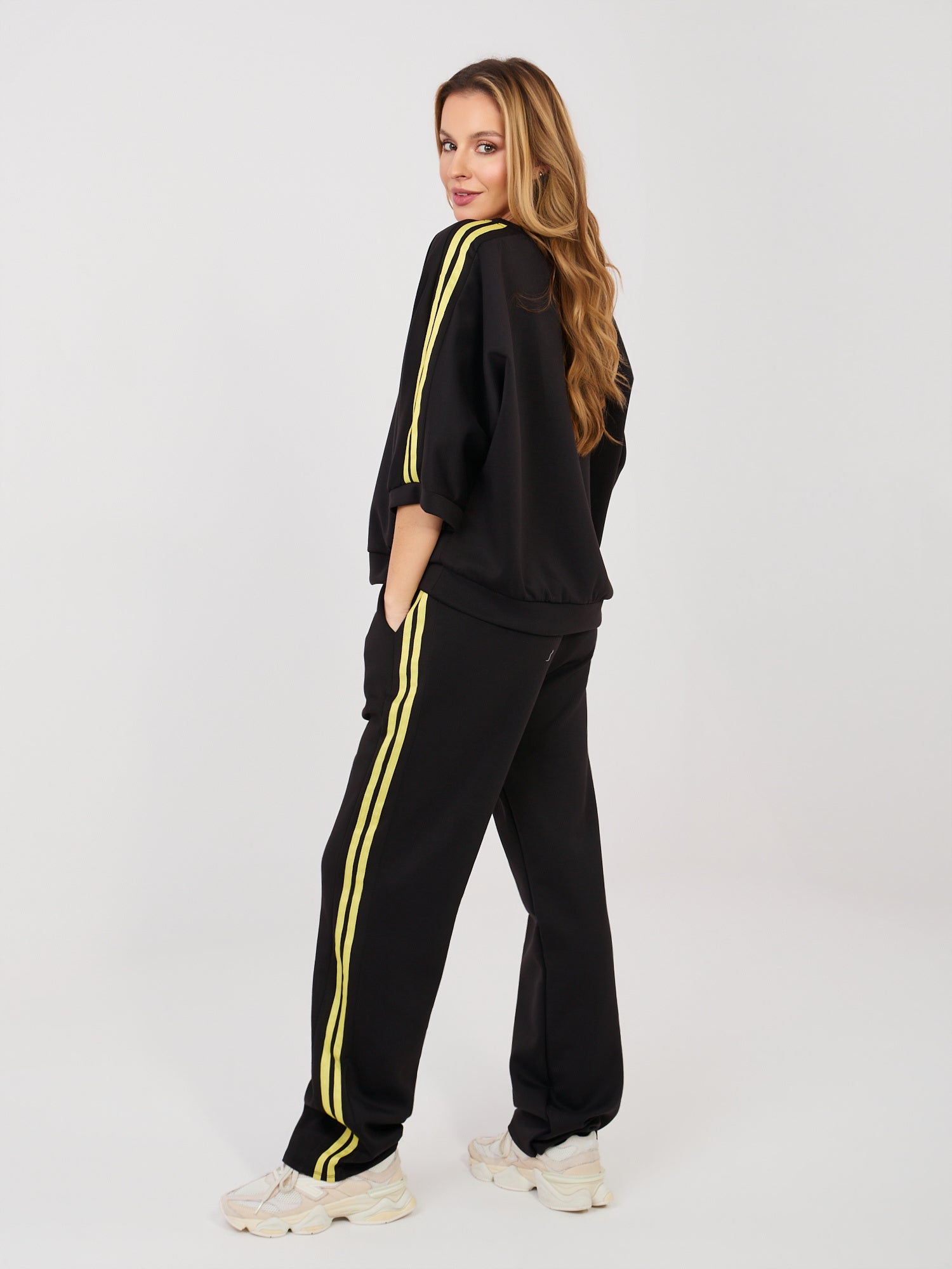 RUE PARIS Czarny dresowy komplet z bluzą oversize
