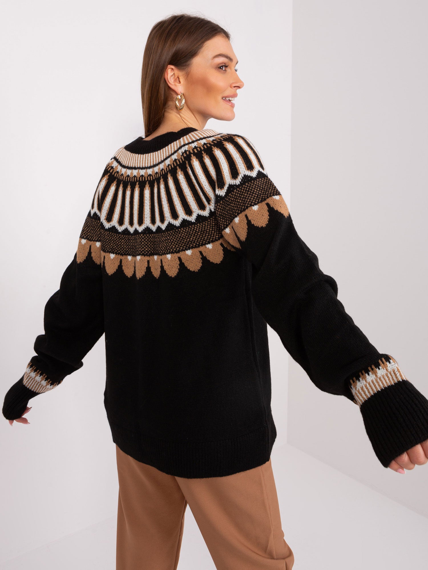 RUE PARIS Czarny sweter klasyczny ze stójką