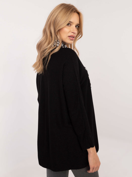 Czarny damski sweter oversize z błyszczącą nitką