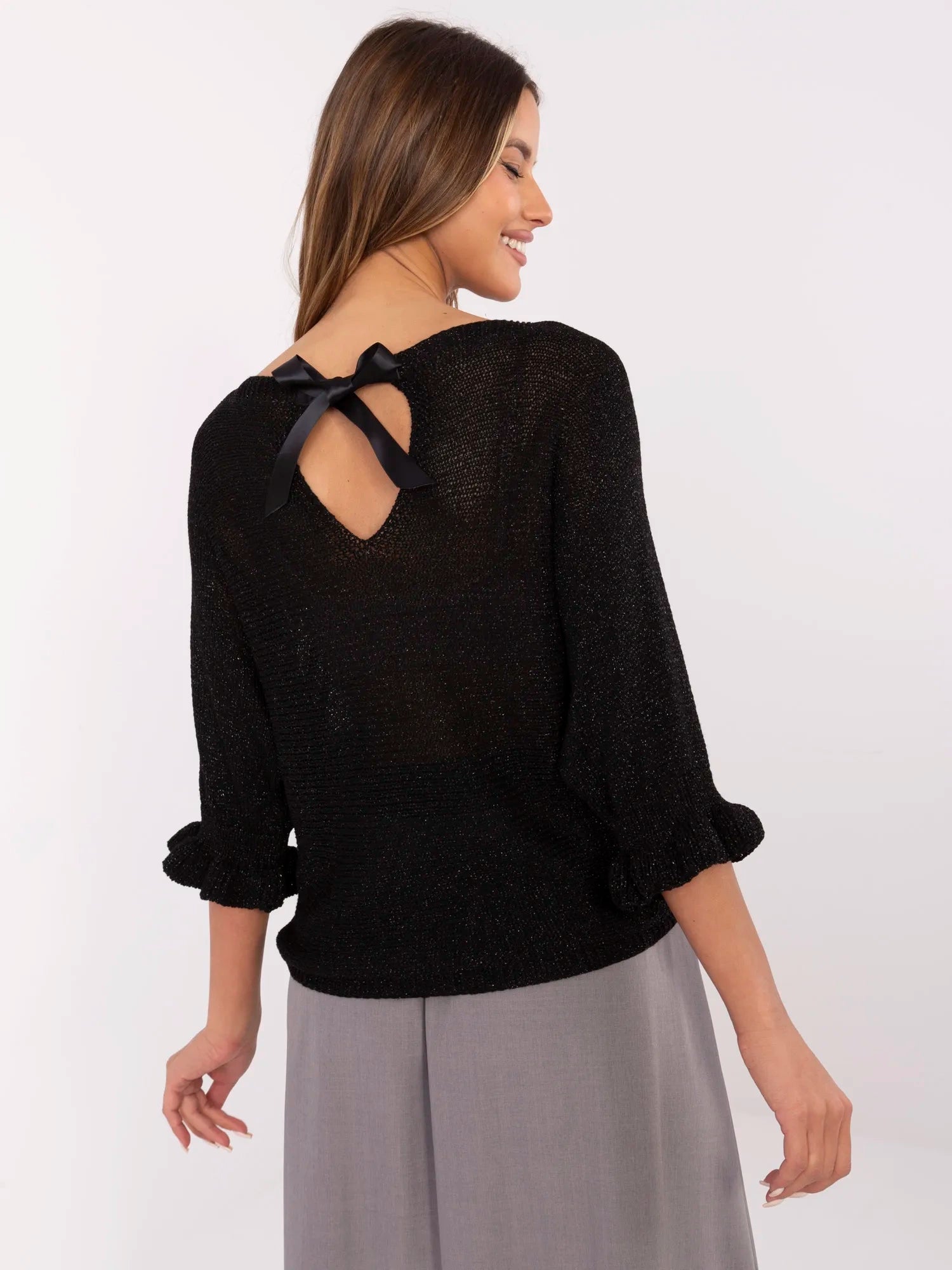 Czarny sweter oversize z kokardą na plecach