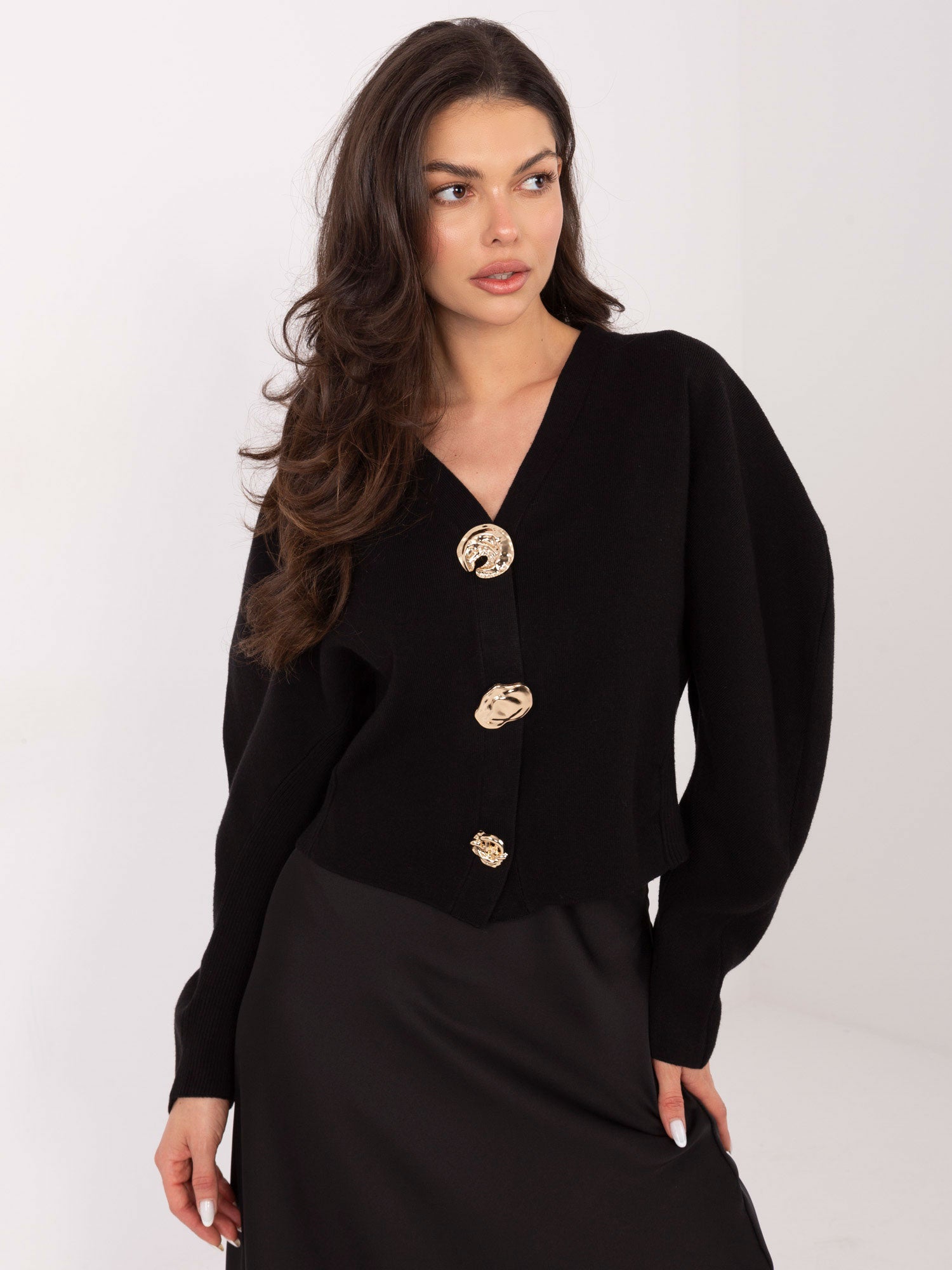 Czarny elegancki sweter z bufiastym rękawem
