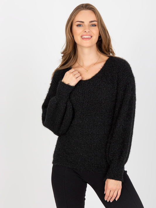 Czarny fluffy sweter klasyczny z wełną OCH BELLA
