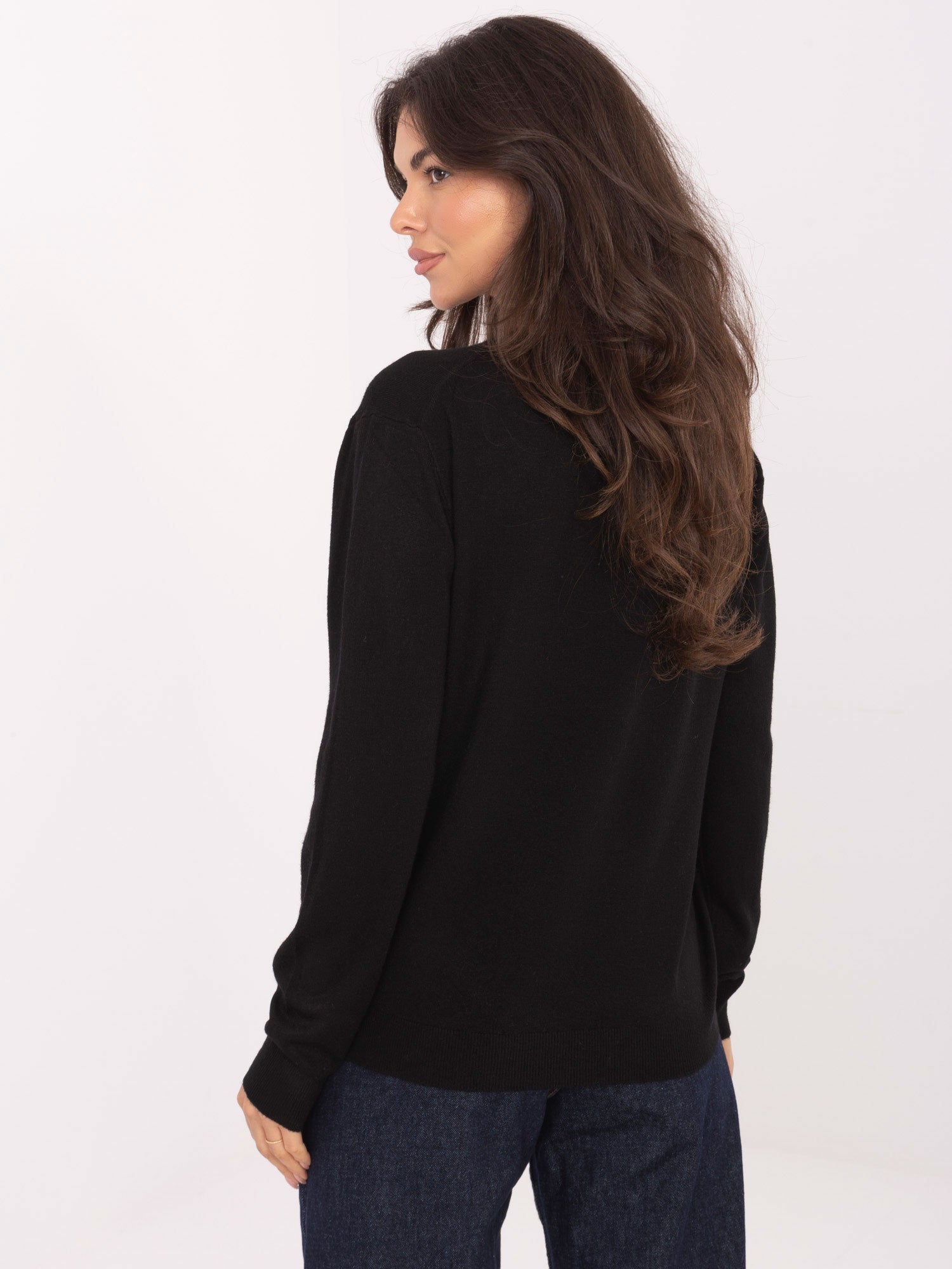 Czarny damski sweter basic z wiskozą