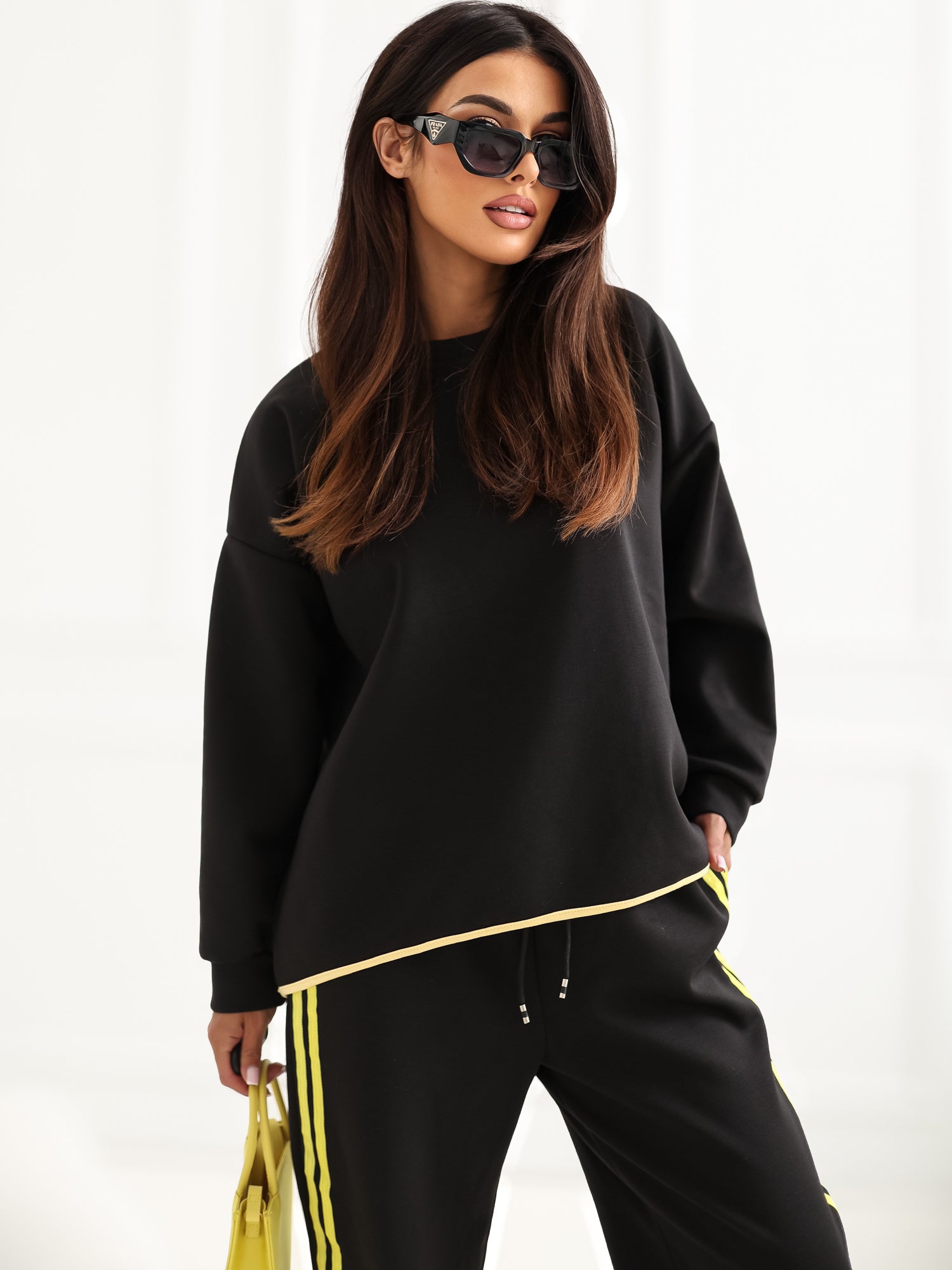 RUE PARIS Czarny damski komplet ze spodniami typu jogger