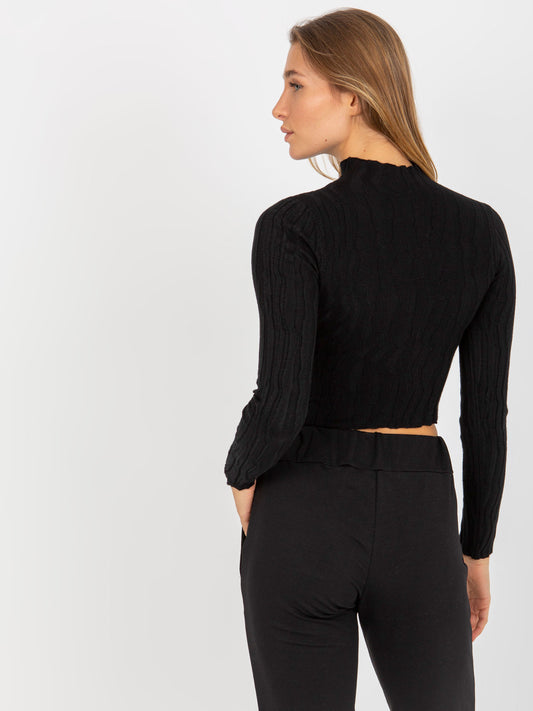 Czarny krótki sweter ze stójką z wiskozą