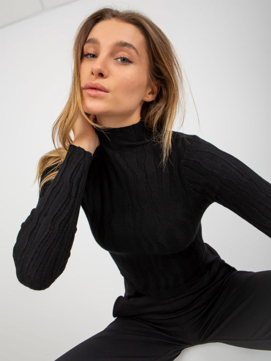 Czarny krótki sweter ze stójką z wiskozą