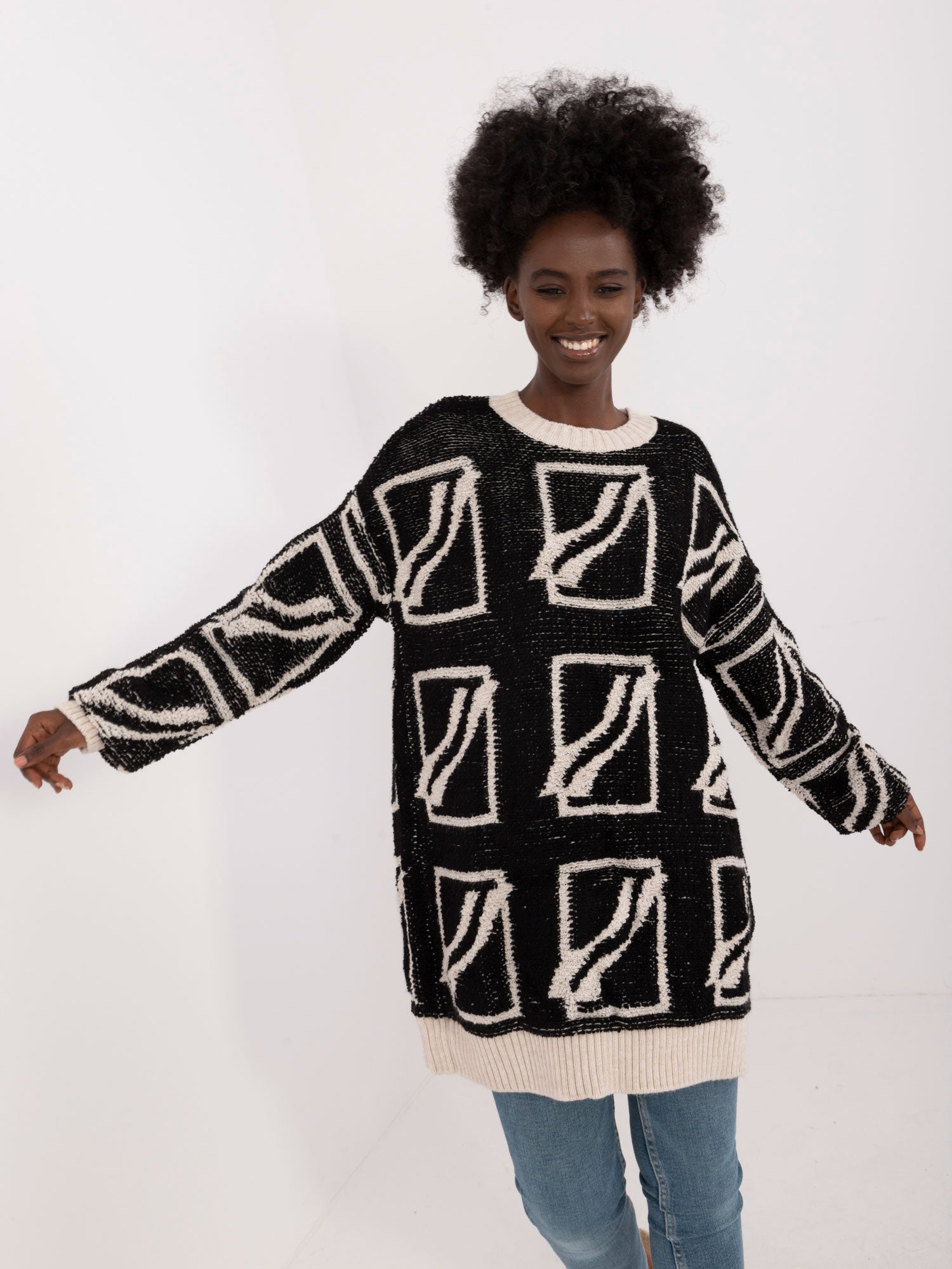 Czarny damski sweter oversize