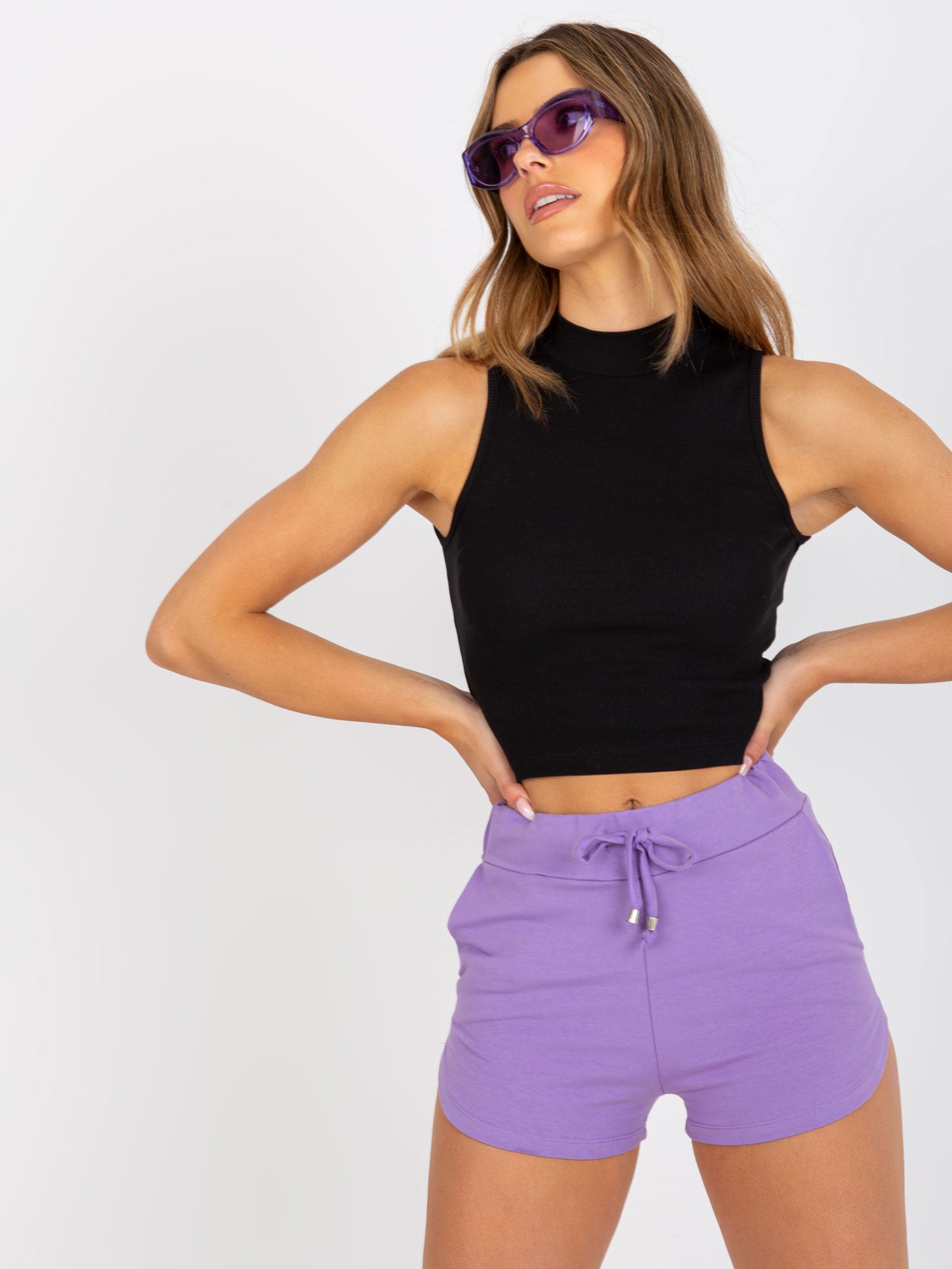 Czarny prążkowany top basic z bawełny