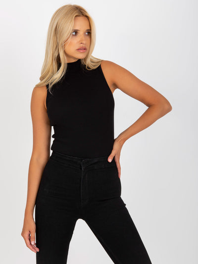 Czarny prążkowany top basic z półgolfem RUE PARIS