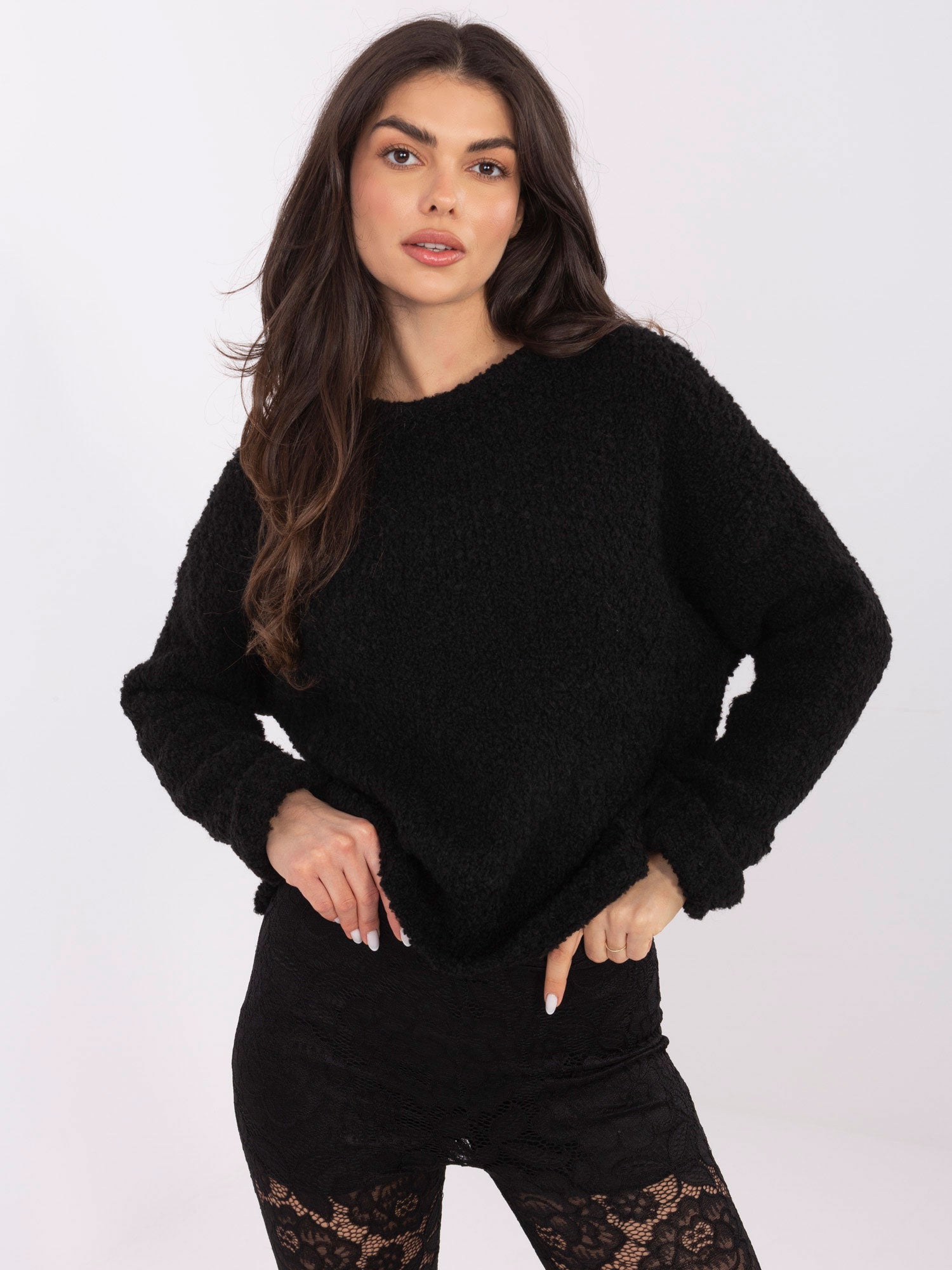 Czarny sweter boucle z domieszką alpaki