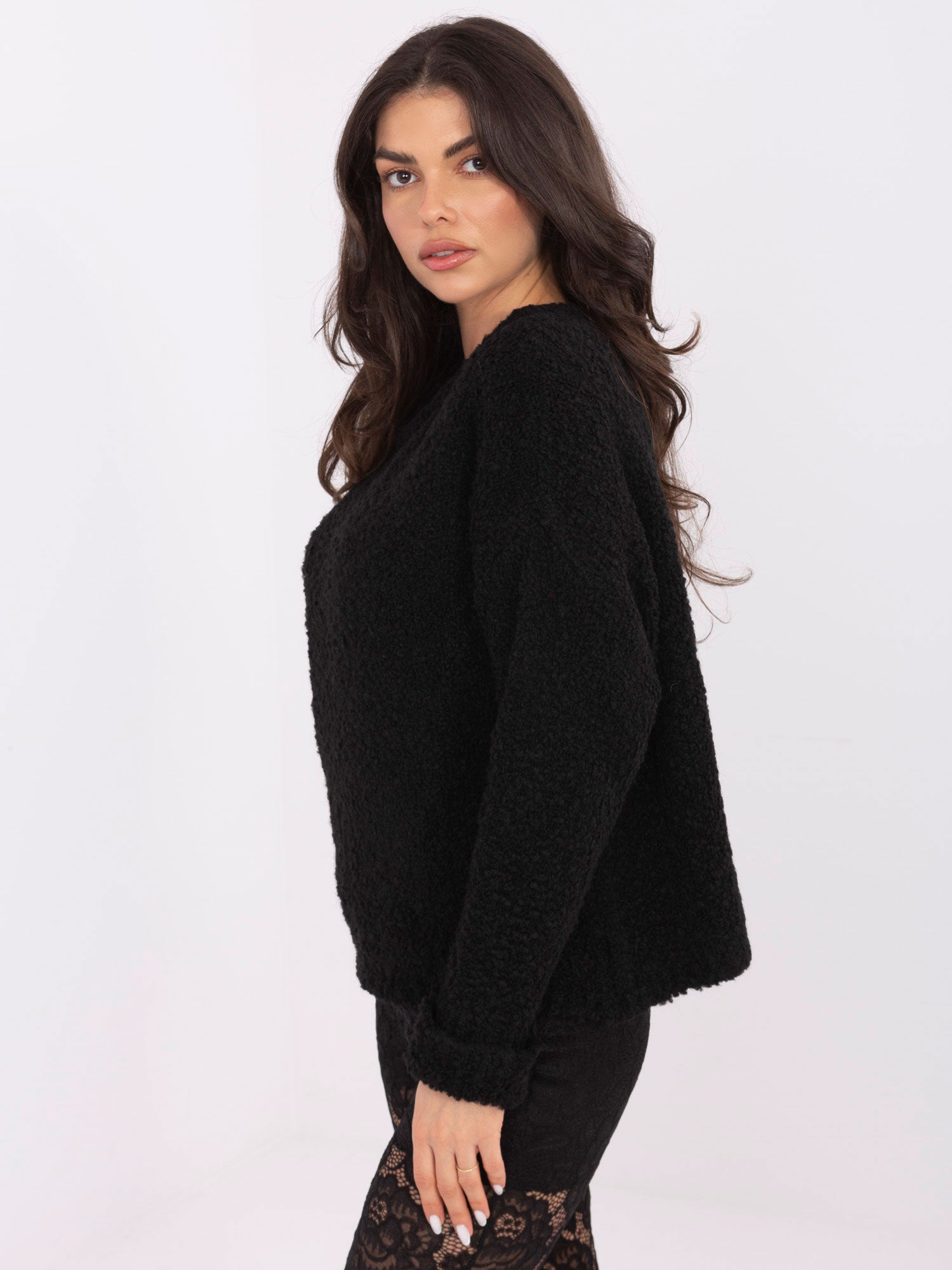 Czarny sweter boucle z domieszką alpaki