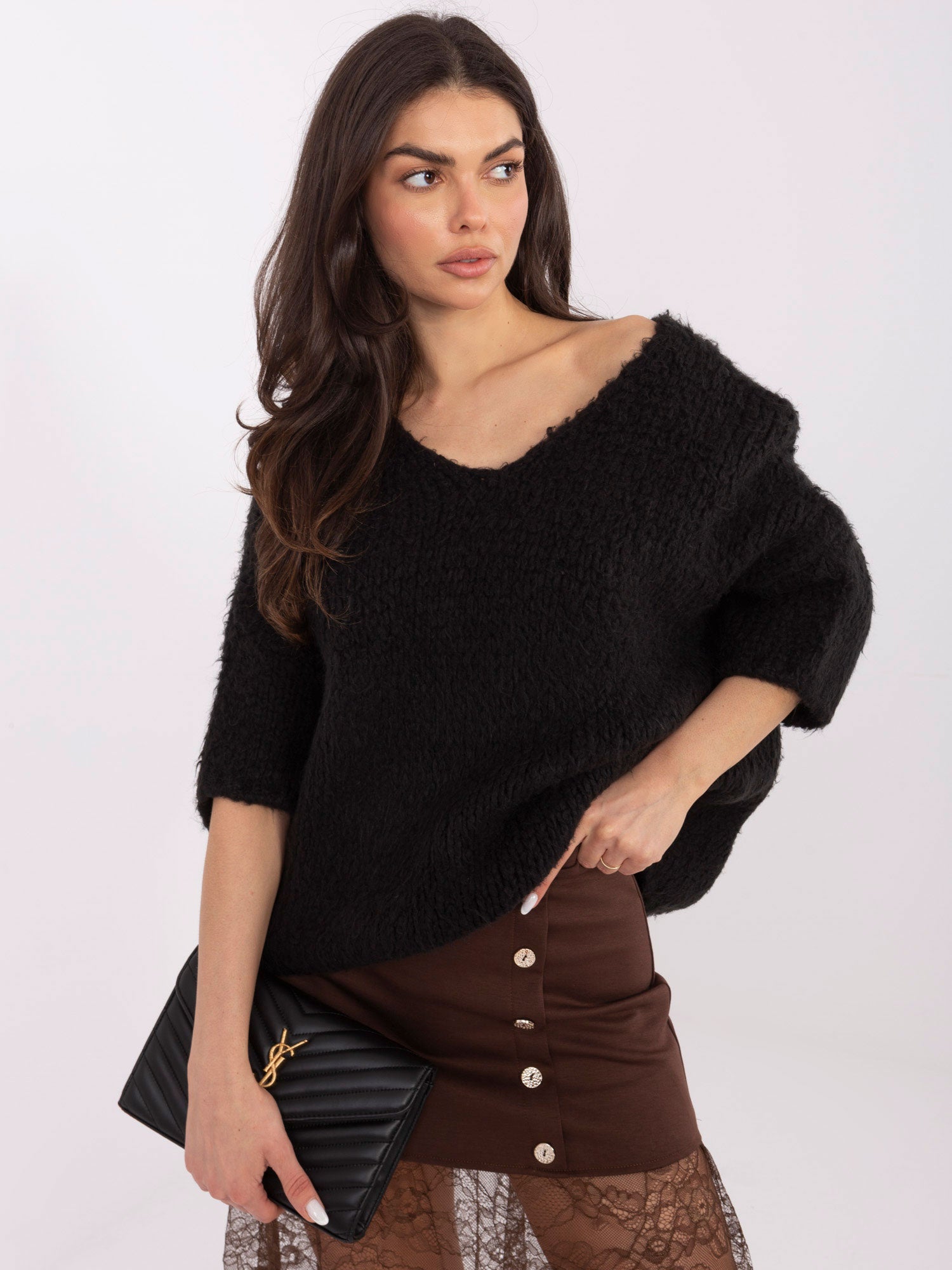 Czarny damski sweter oversize z rękawem 3/4