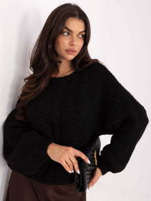 Czarny sweter oversize z warkoczem