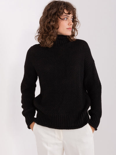 Czarny sweter z golfem o kroju oversize