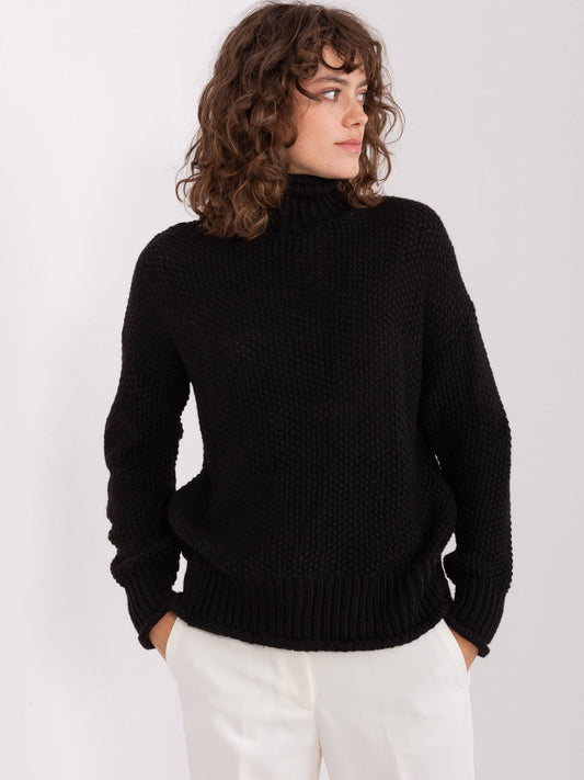 Czarny sweter z golfem o kroju oversize