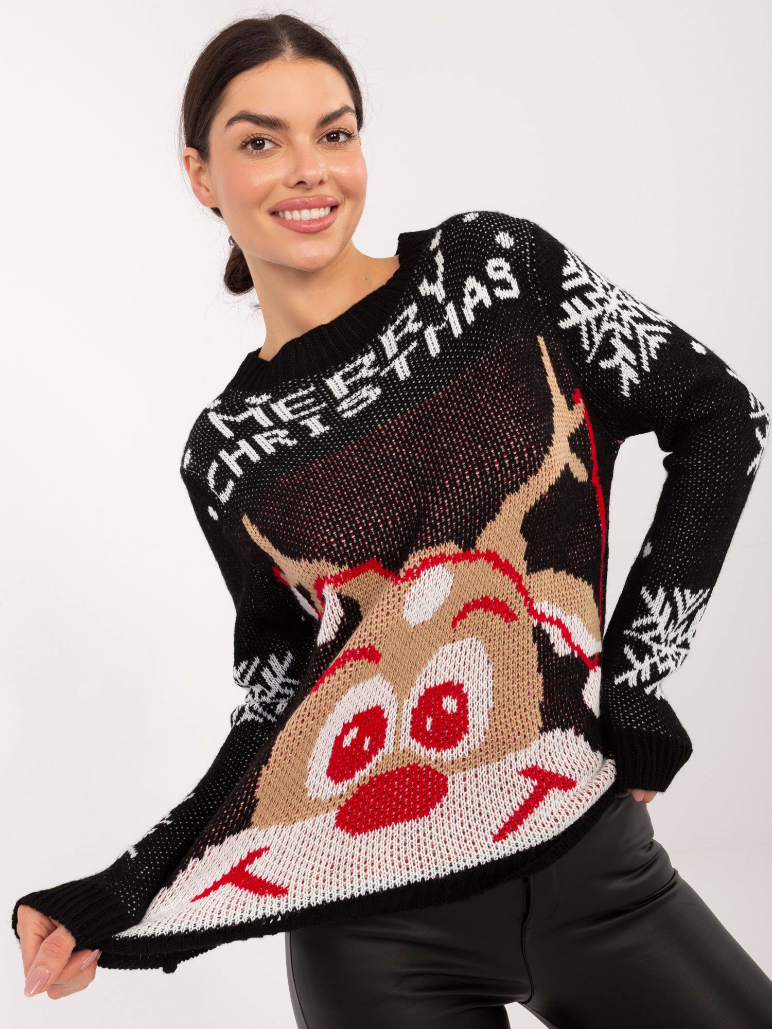 Czarny świąteczny sweter z reniferem