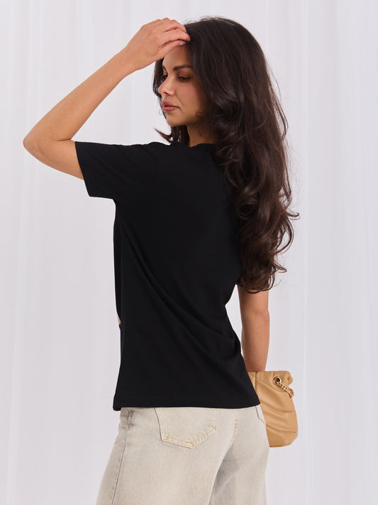Czarny t-shirt z aplikacjami