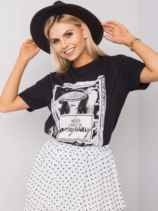 Czarny t-shirt z nadrukiem i aplikacją