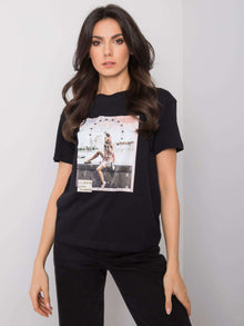 Czarny t-shirt z aplikacjami