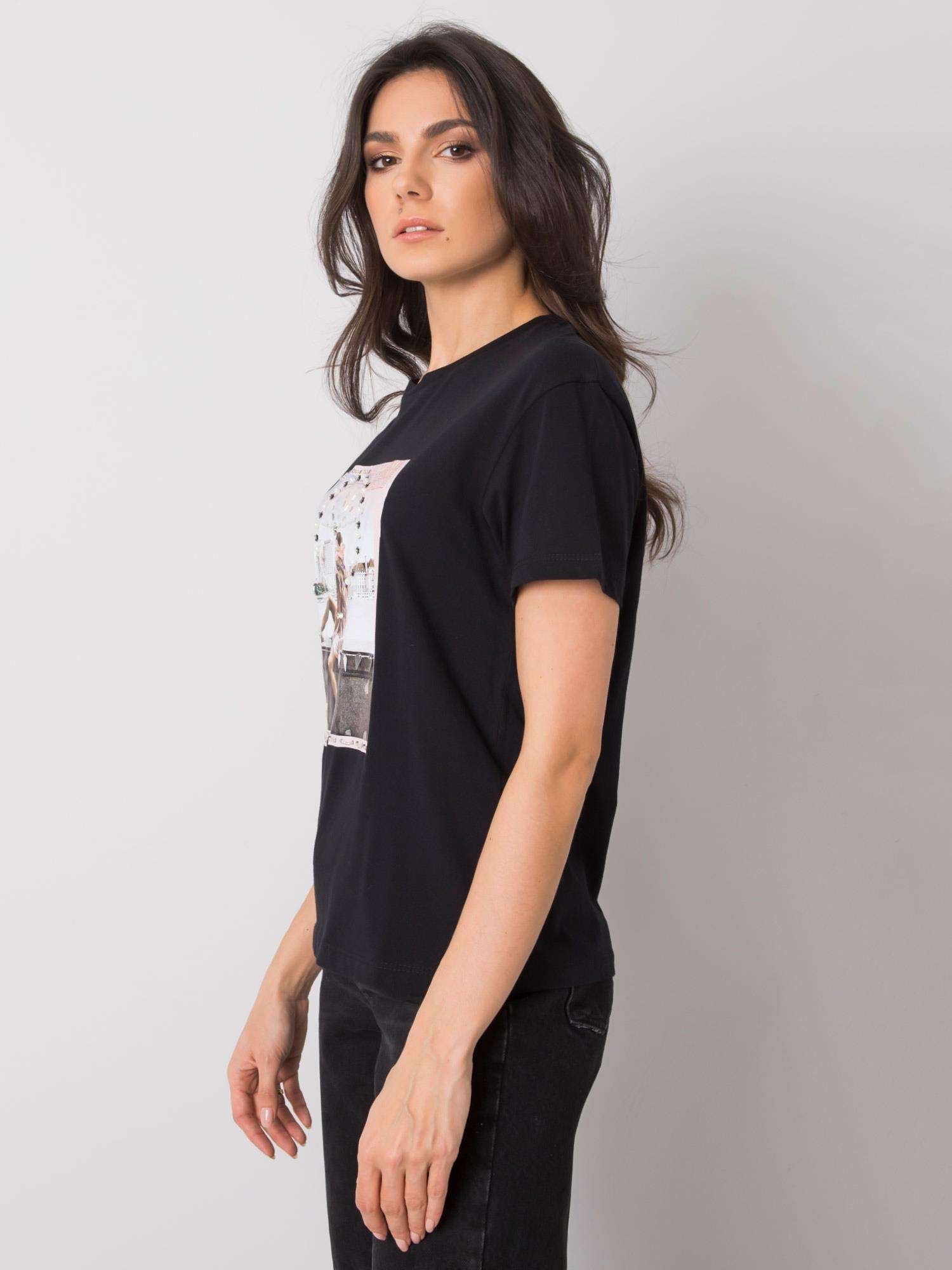 Czarny t-shirt z aplikacjami