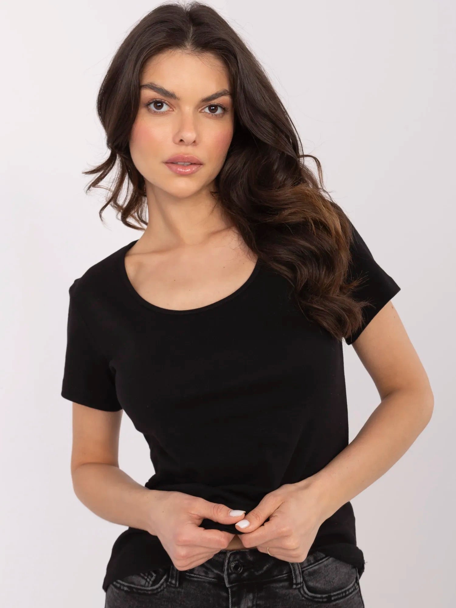 RUE PARIS Czarny t-shirt basic z okrągłym dekoltem