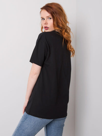 Czarny t-shirt z biżuteryjnymi aplikacjami