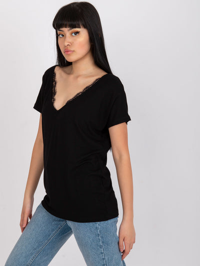 Czarny t-shirt jednokolorowy z koronką