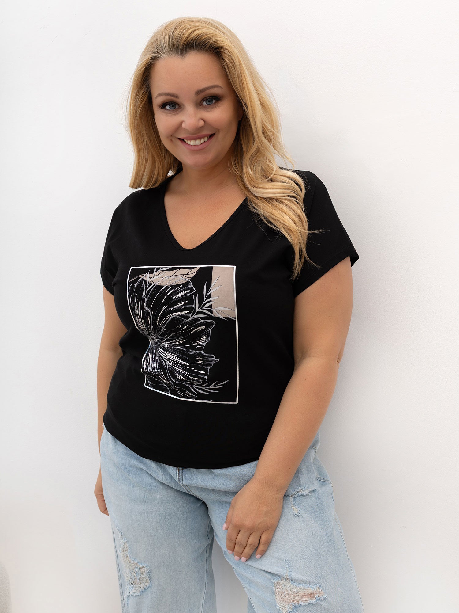 Czarny damski t-shirt plus size z bawełny