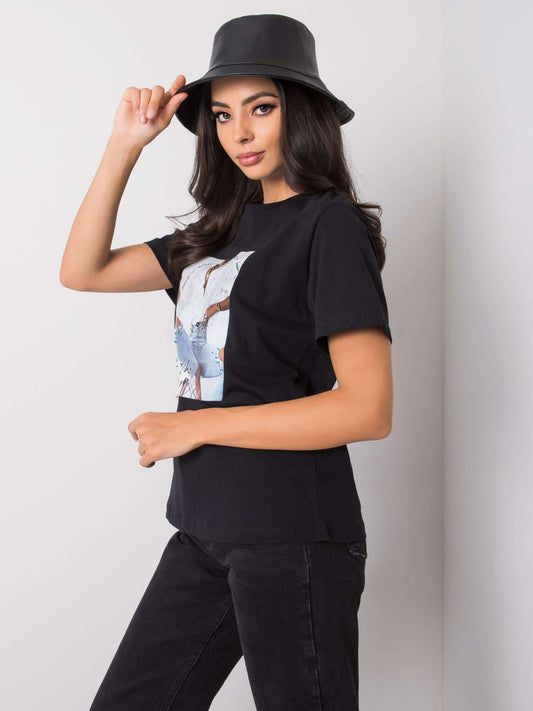 Czarny t-shirt z printem i aplikacją