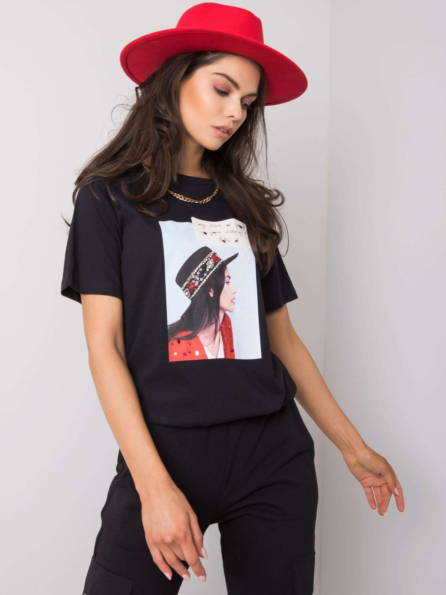Czarny t-shirt damski z printem