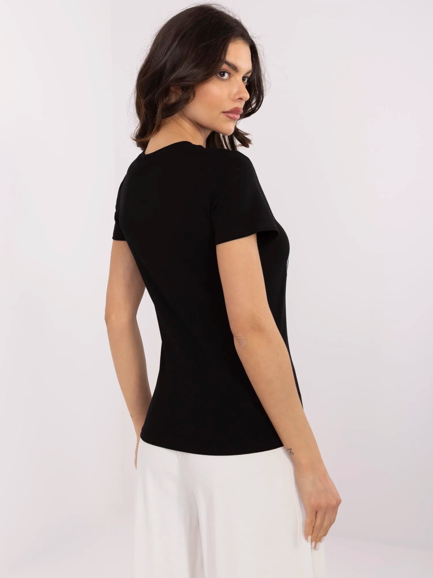 Czarny damski t-shirt z cekinami