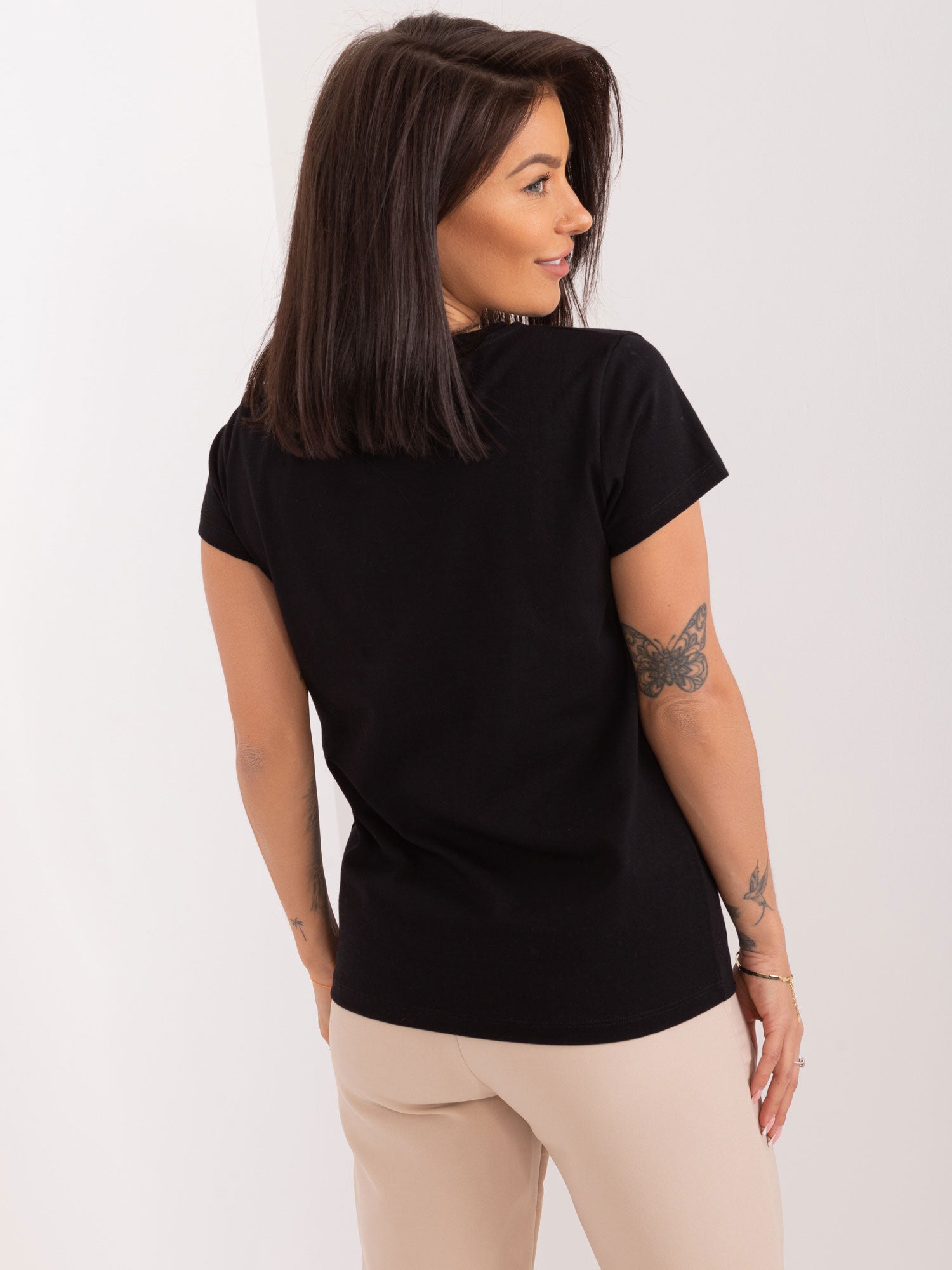 BASIC FEEL GOOD Czarny damski t-shirt z napisami