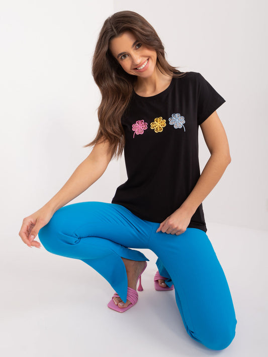 BASIC FEEL GOOD Czarny t-shirt z kolorową aplikacją