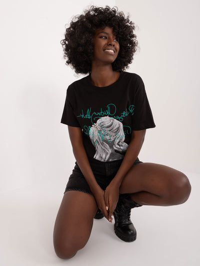 Czarny t-shirt z nadrukiem i napisami