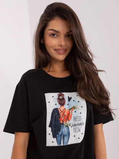 Czarny luźny t-shirt damski z nadrukiem