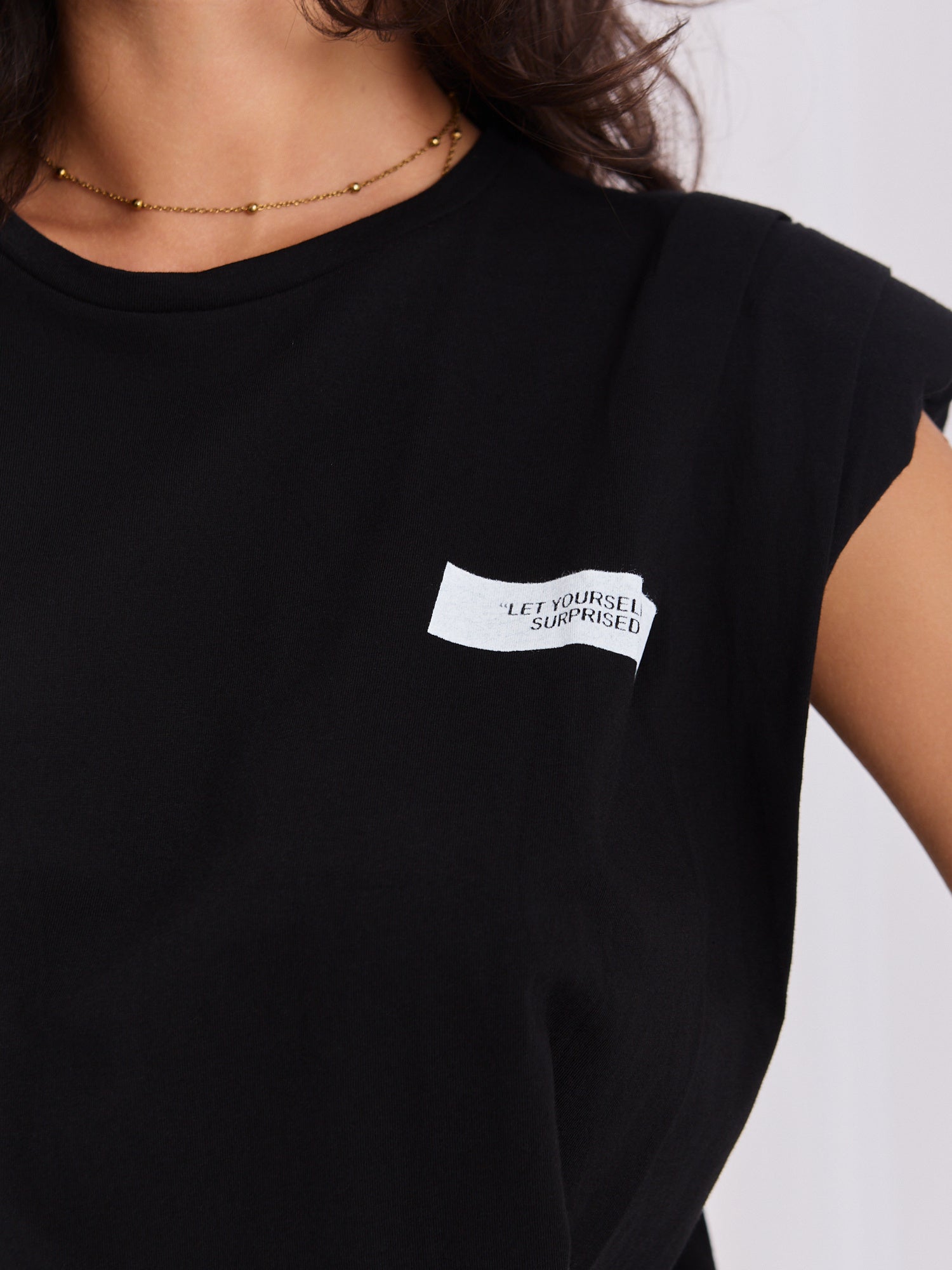 Czarny t-shirt damski z napisami