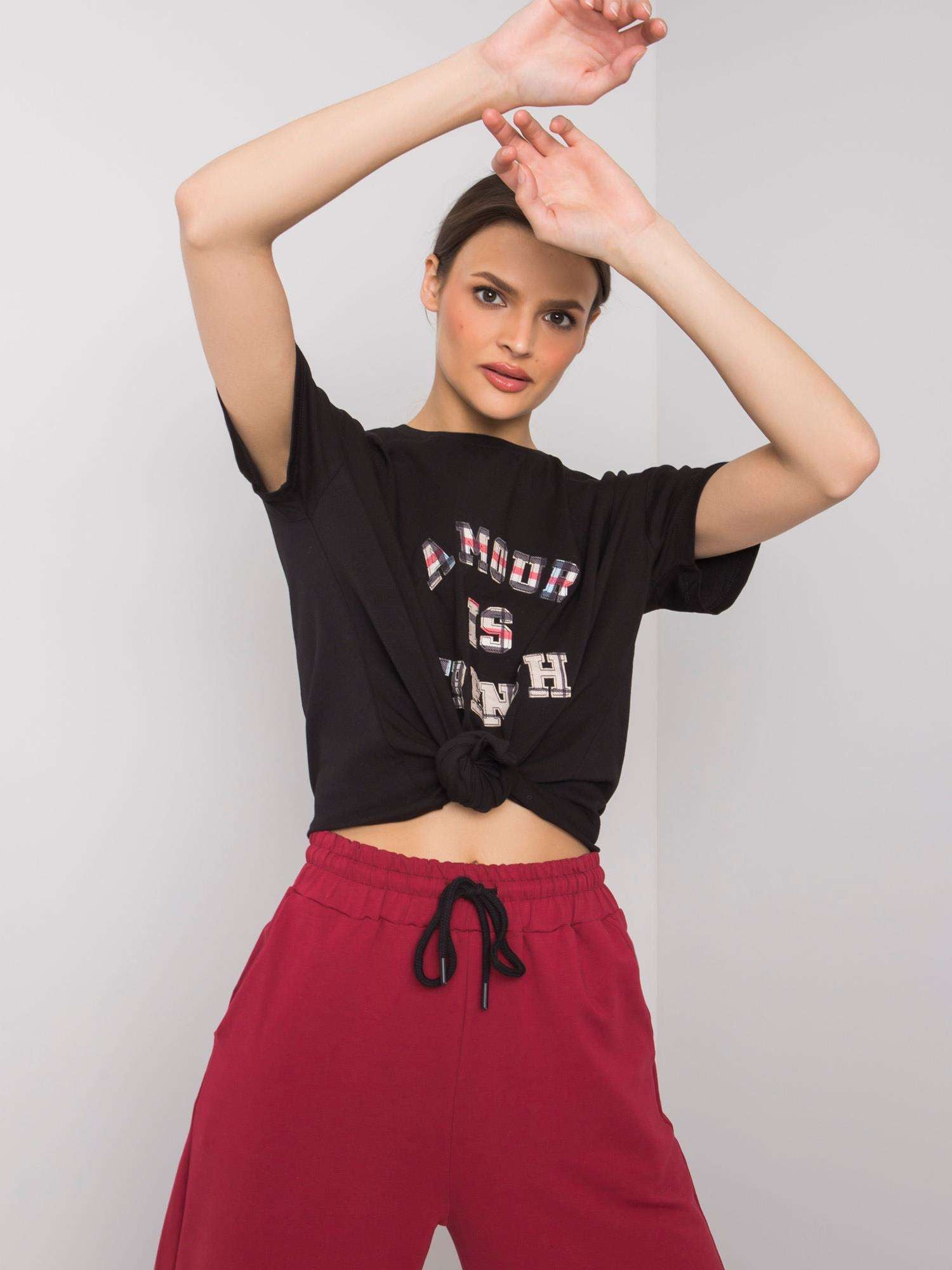 Czarny t-shirt damski z napisem