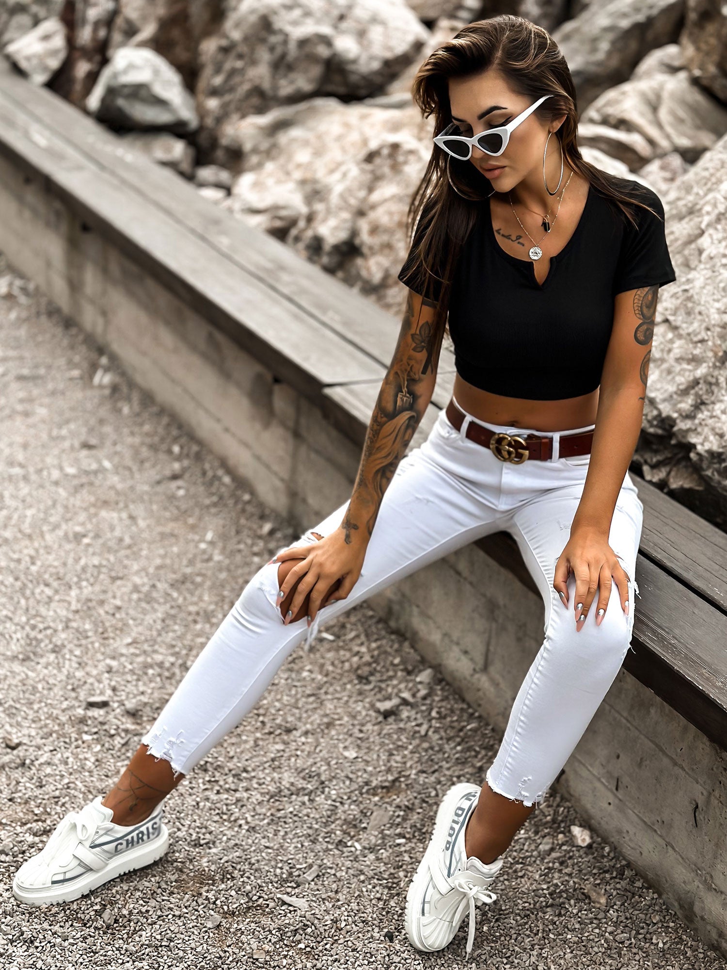 Czarny top basic prążkowany z krótkim rękawem MAYFLIES